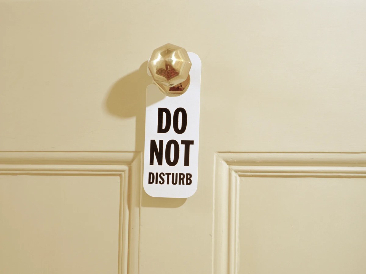 Do Not Disturb : histoire d’un petit panneau devenu&nbsp;culte