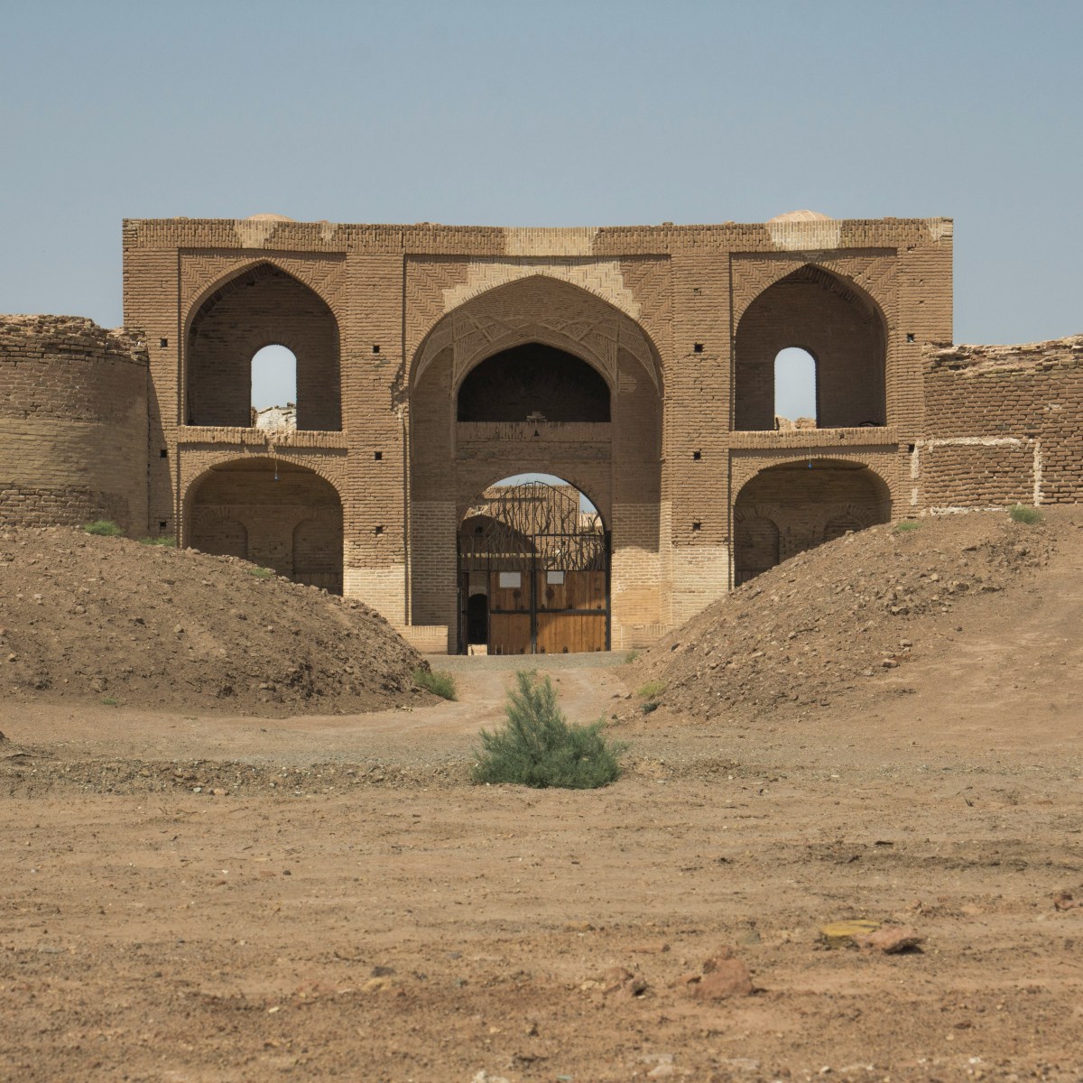 Caravansérails : aux portes du désert, les premières auberges du&nbsp;monde